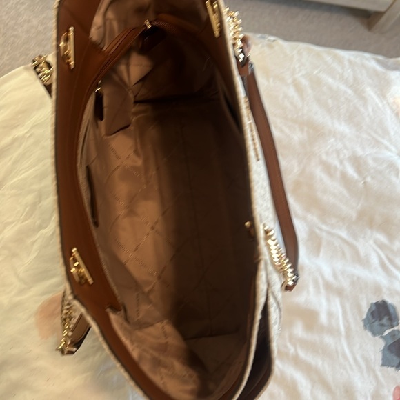 MK large jet set logo tote EUC - Picture 7 of 10